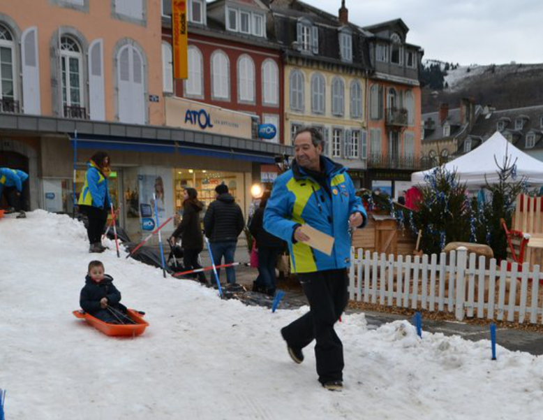 Piste de luge éphémère organisée par le ski cluB Bagnères - La Mongie