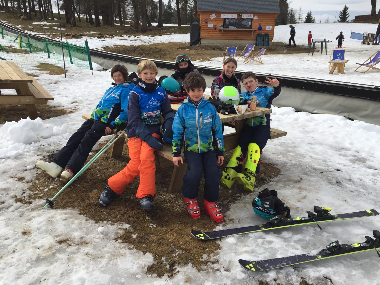 Au ski club de Bagnères-La Mongie, on s'amuse beaucoup pendant les stages vacances